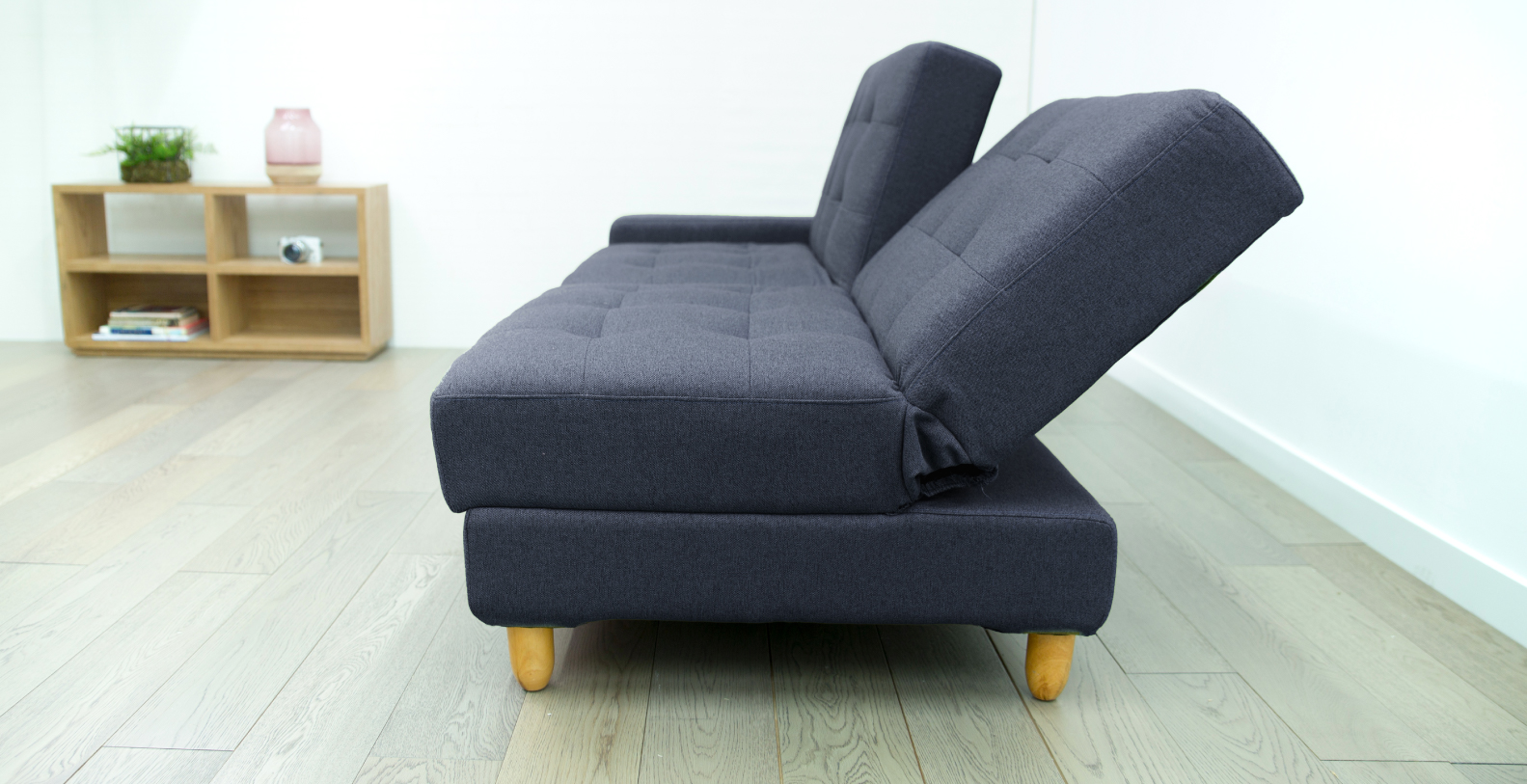 B042布藝梳化床；簡單變床；舒適梳化；採無扶手位設計，慳位及提升靈活度，配備可調校式梳化背，享受多角度舒適坐躺，放下輕鬆變身梳化床；藍色梳化床